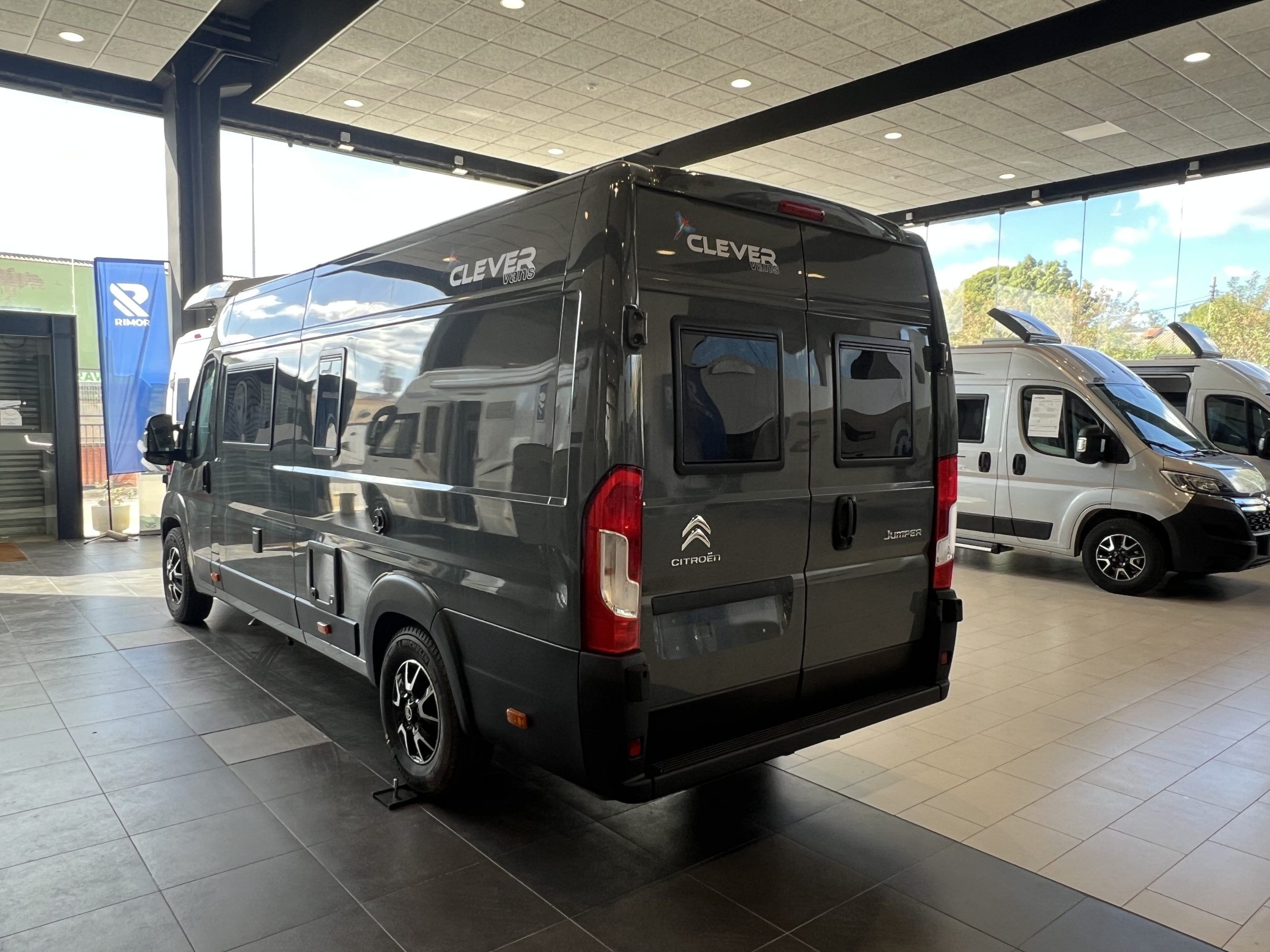 1 CAMPER CLEVER VAN RUNNER 636