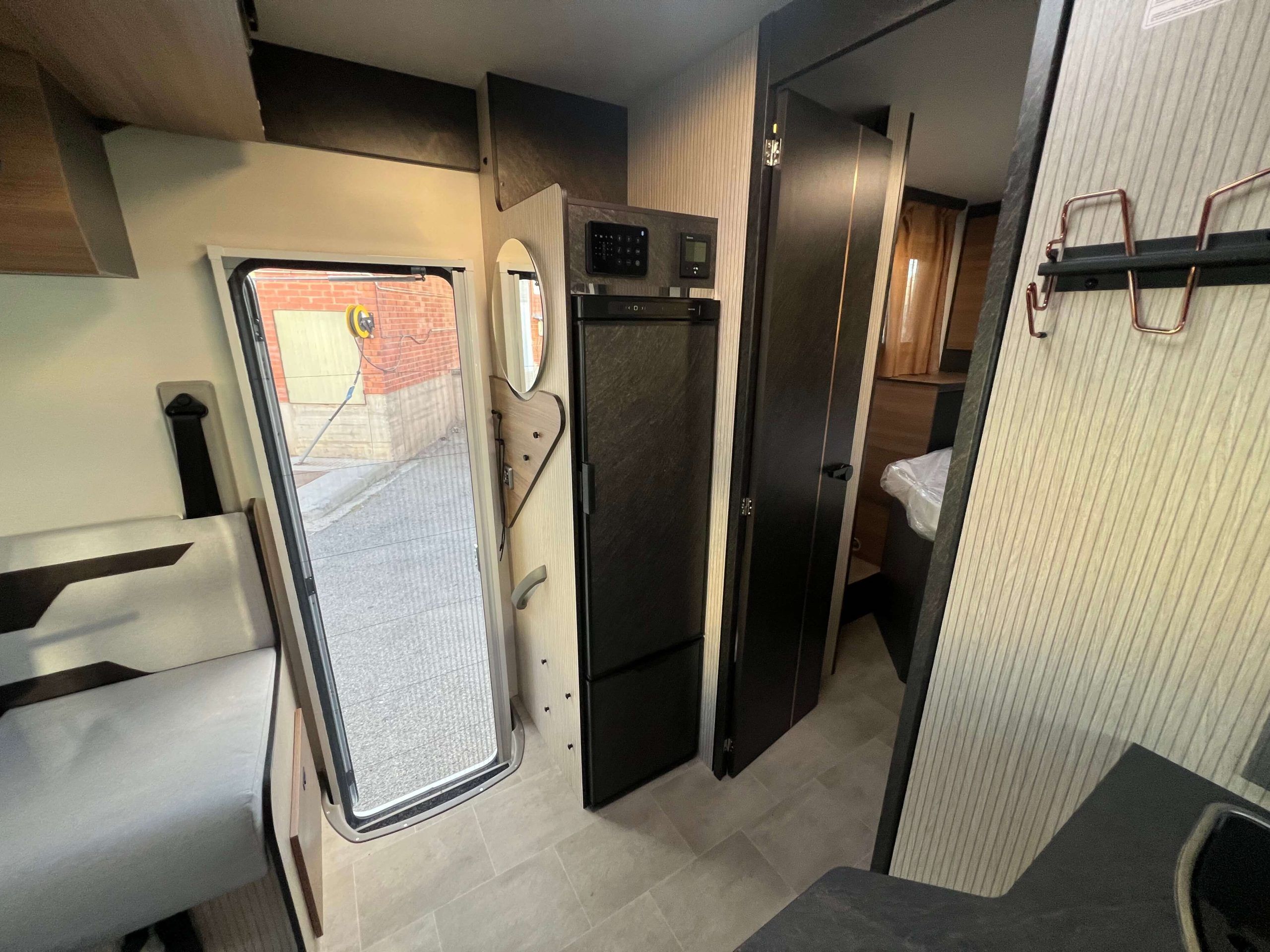 AURTOCARAVANA RIMOR SARUS 66 PLUS (10)