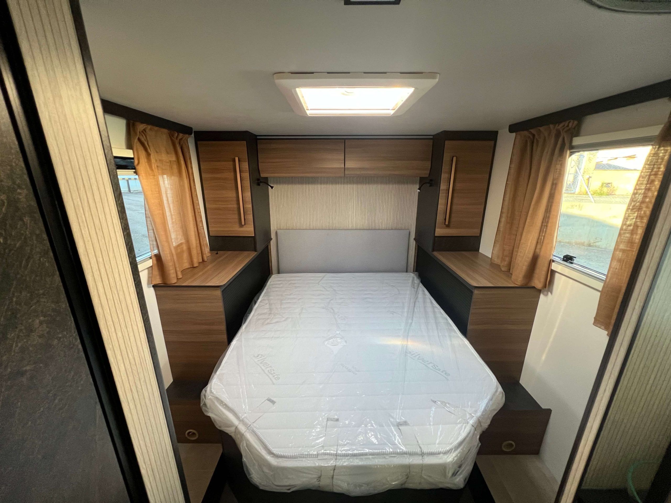 AURTOCARAVANA RIMOR SARUS 66 PLUS (13)