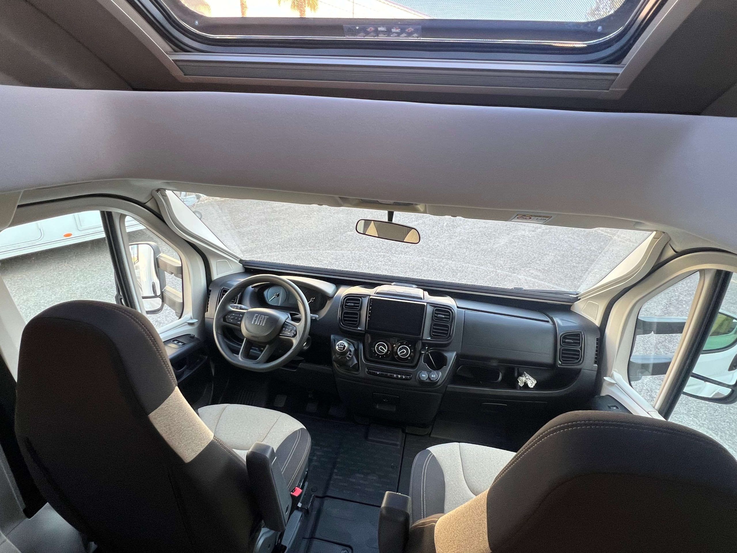 AURTOCARAVANA RIMOR SARUS 66 PLUS (4)