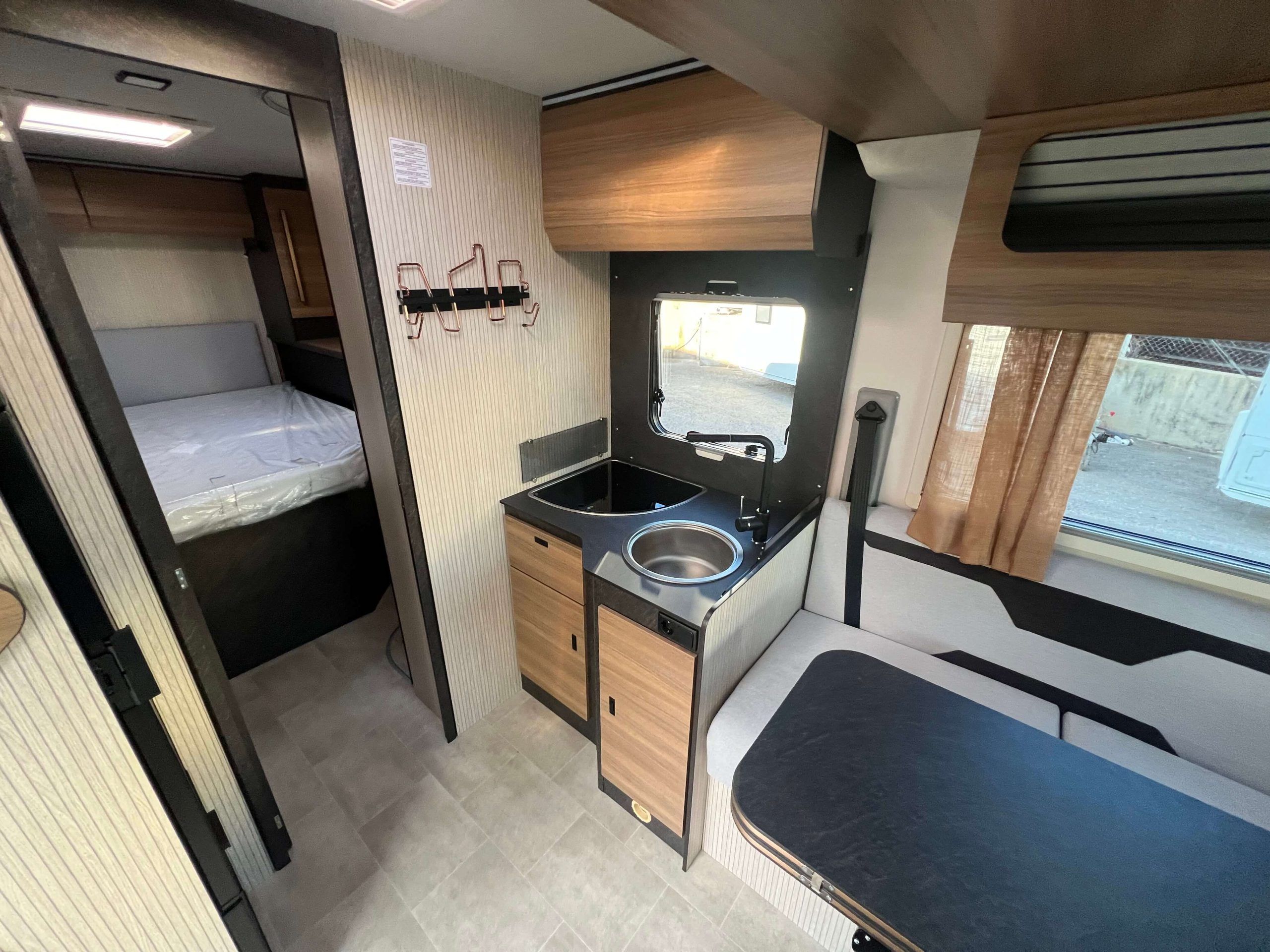 AURTOCARAVANA RIMOR SARUS 66 PLUS (8)