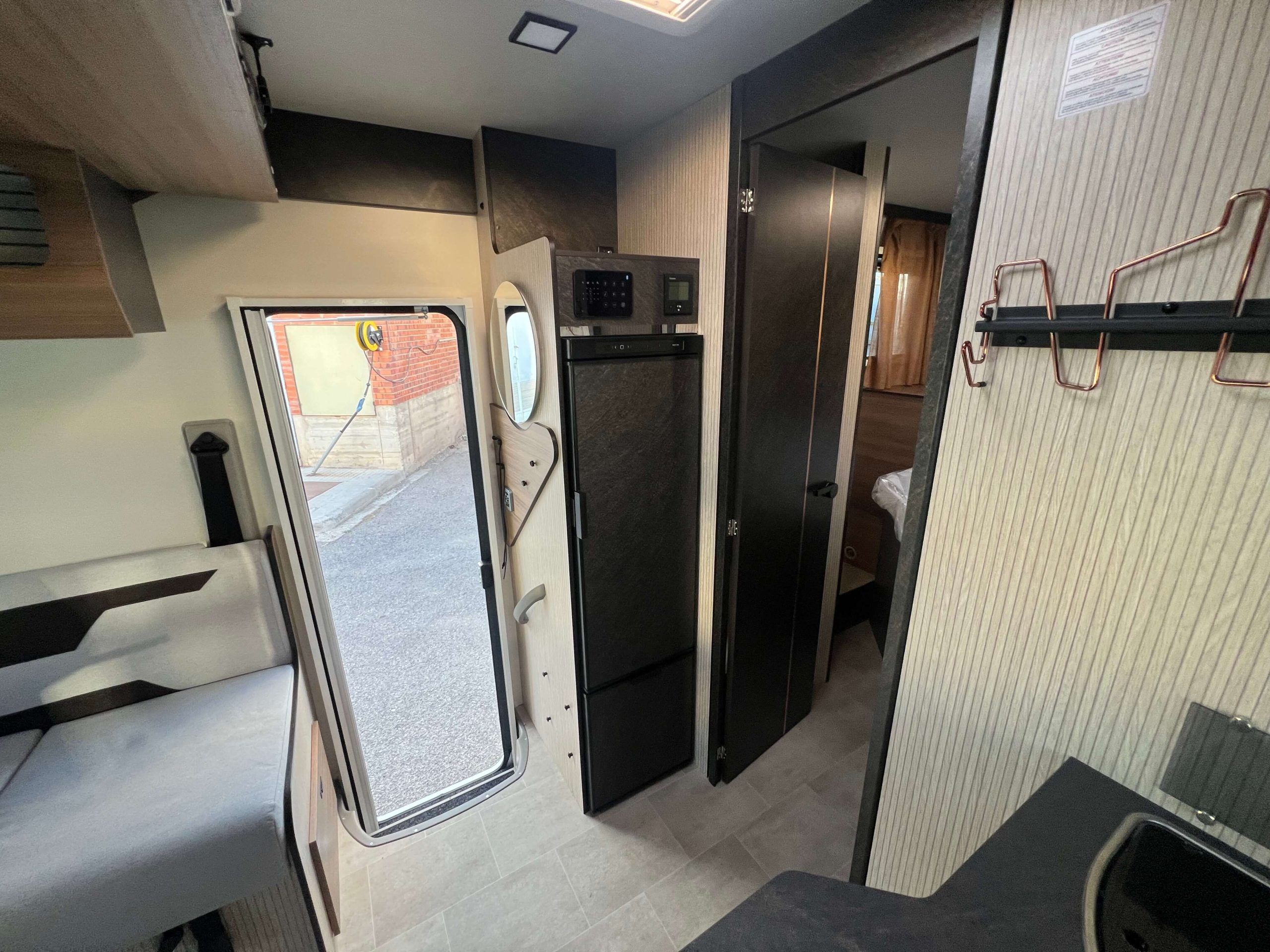 AURTOCARAVANA RIMOR SARUS 66 PLUS (9)