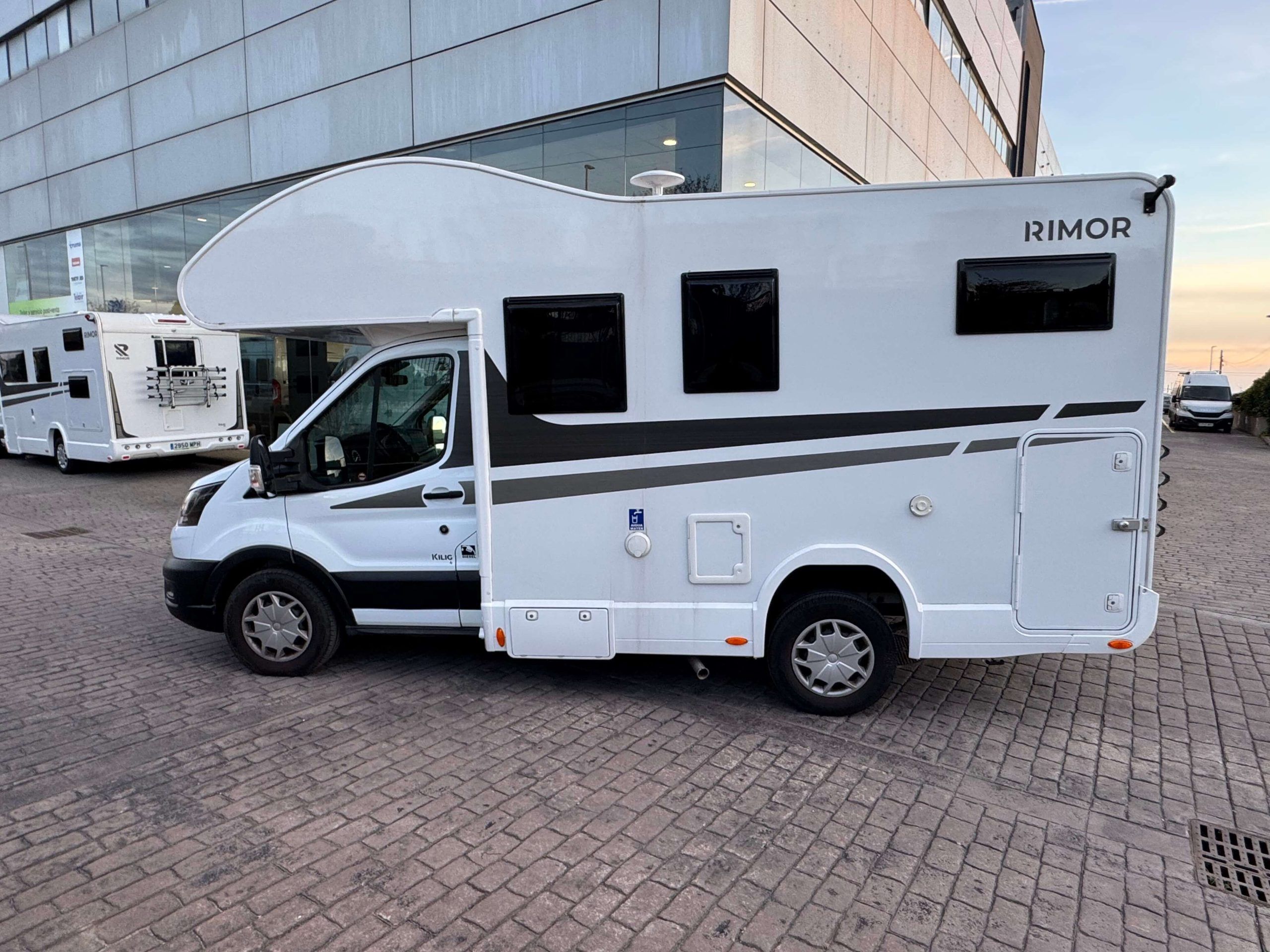 AUTOCARAVANA RIMOR KILIG 4 (1)