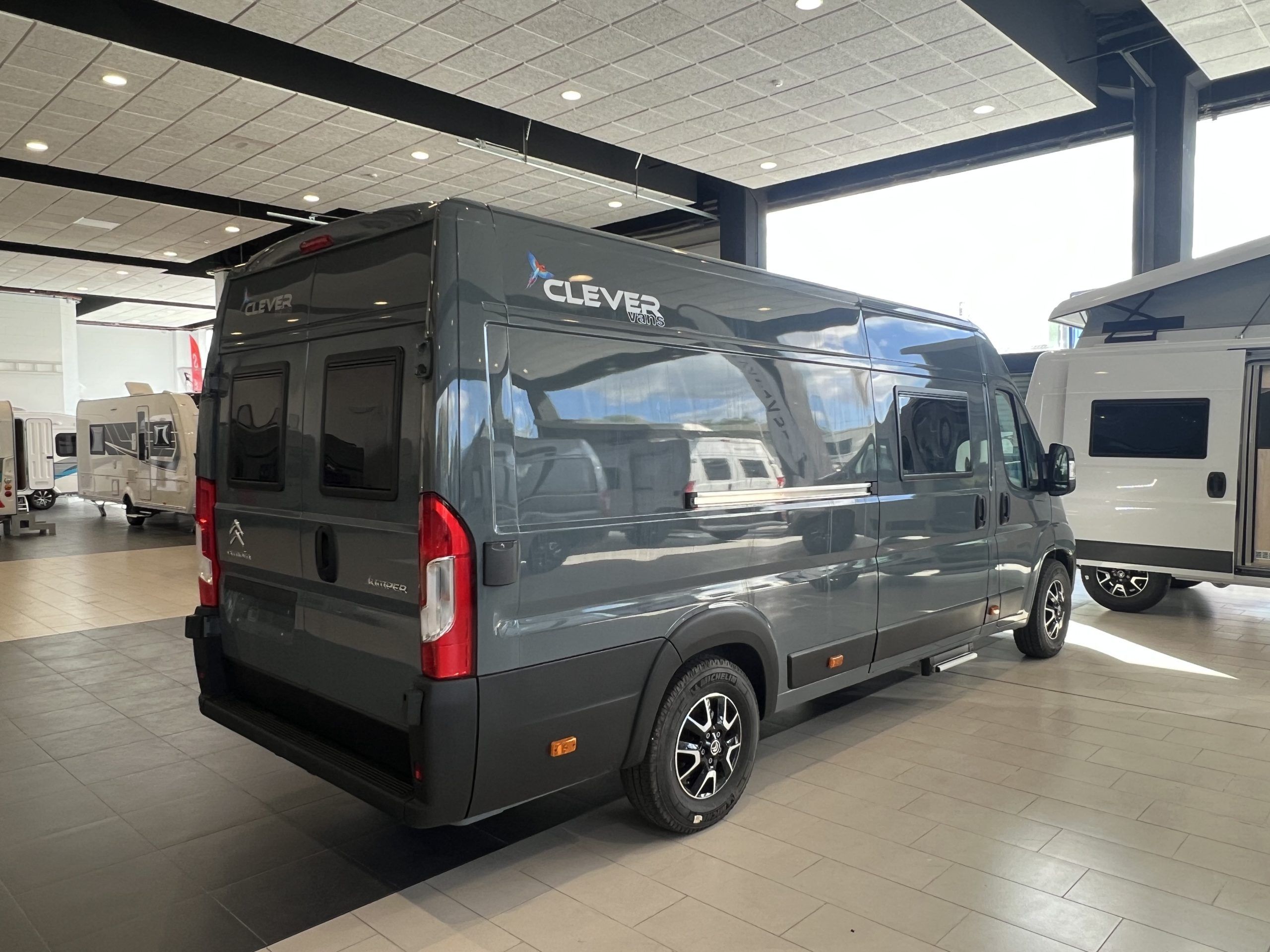 CAMPER CLEVER VAN RUNNER 636 (1)